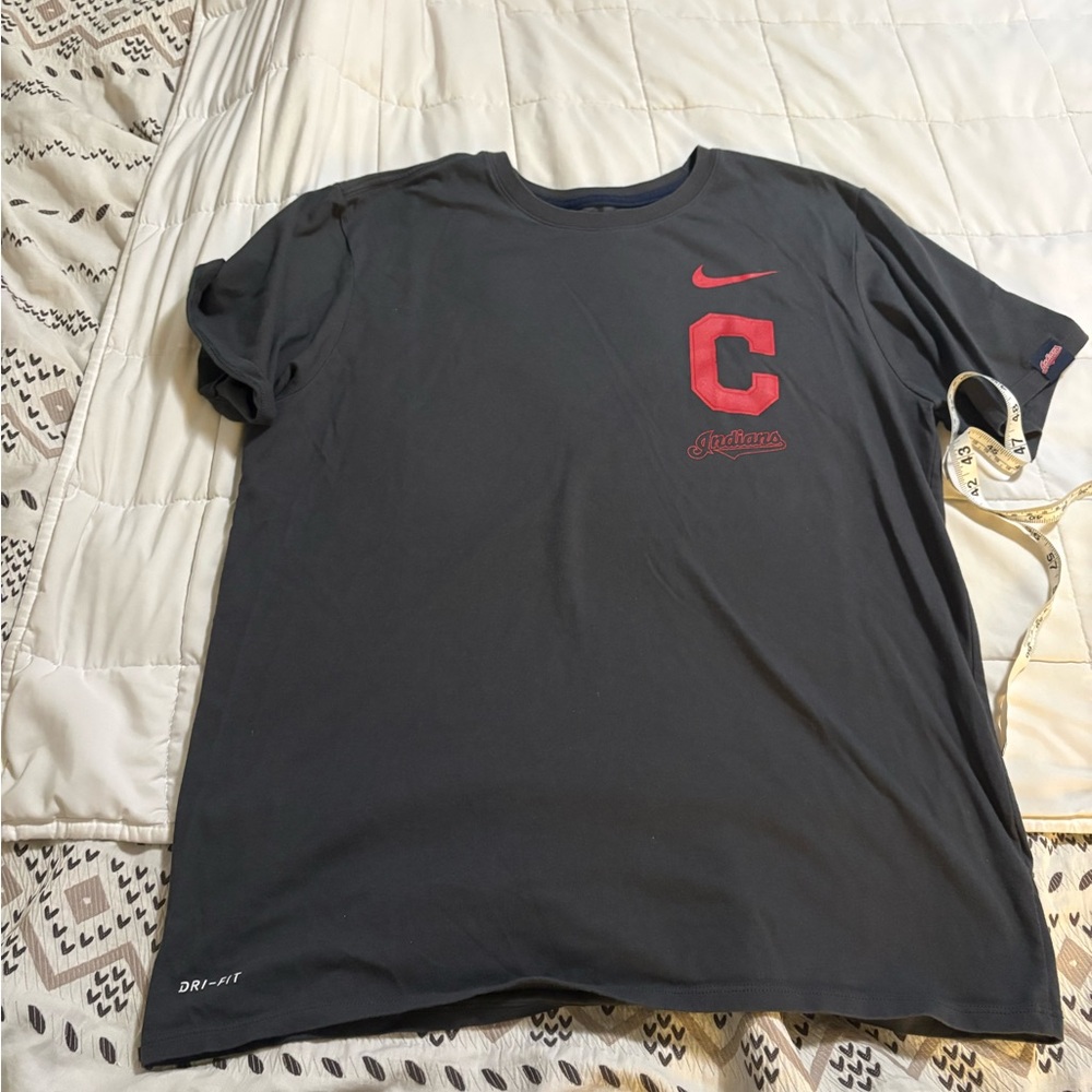 Nike  Cleveland Indians Men's large  T-Shirt
